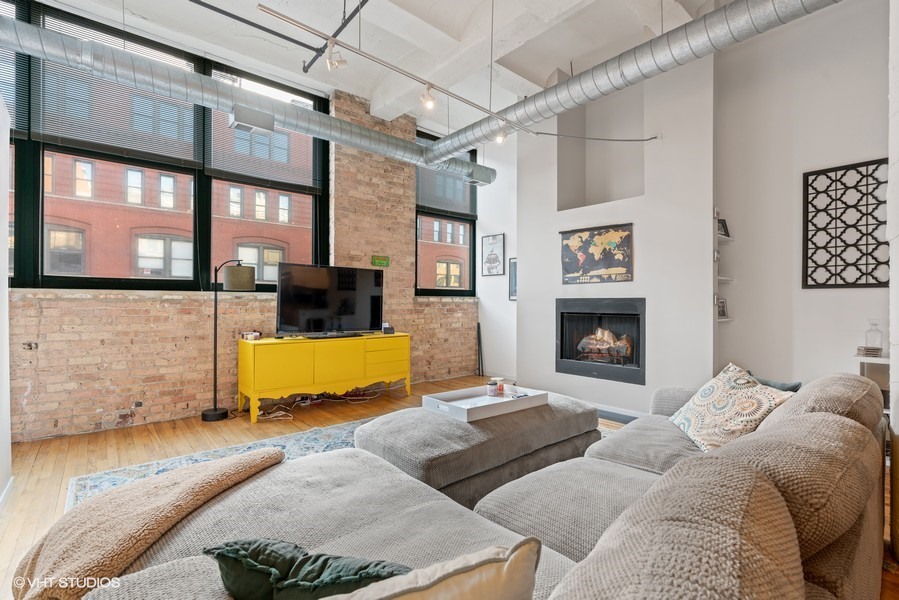 1000 W Washington Street 413