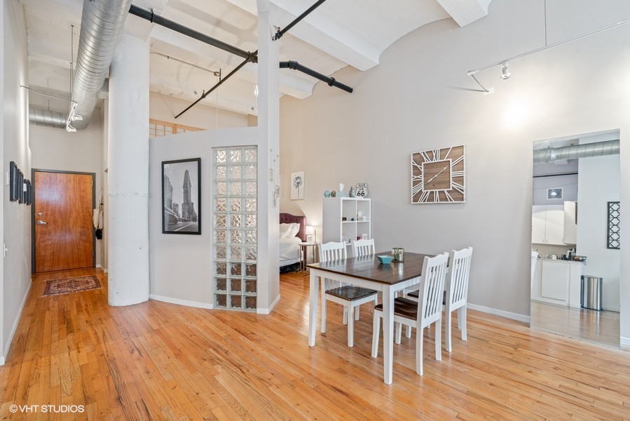 1000 W Washington Street 413