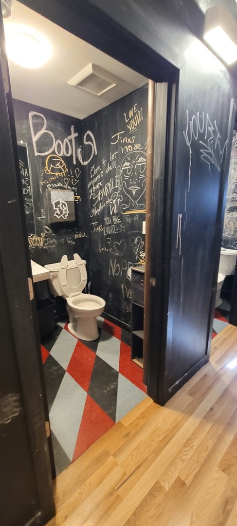 1180 N Milwaukee Avenue