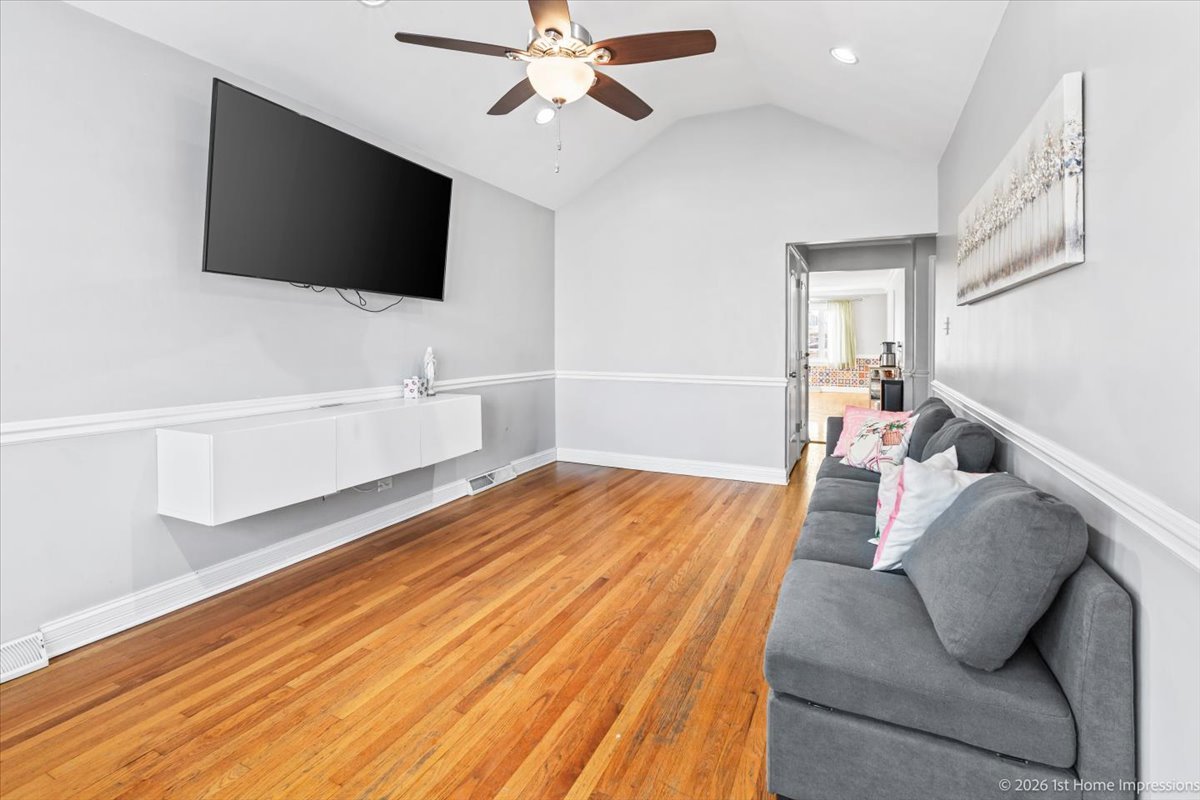 7205 S Hamlin Avenue