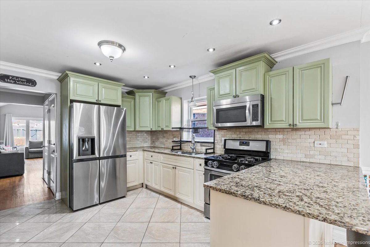 7205 S Hamlin Avenue