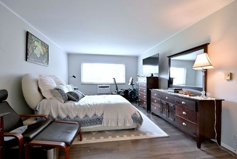 Tiny photo for 360 Claymoor Avenue #2E, Hinsdale, IL 60521 (MLS # 12618931)