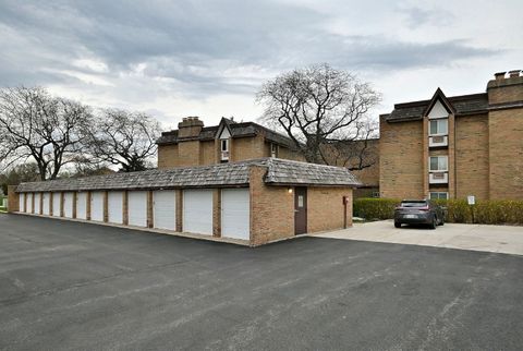 Tiny photo for 360 Claymoor Avenue #2E, Hinsdale, IL 60521 (MLS # 12618931)
