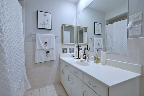 Tiny photo for 360 Claymoor Avenue #2E, Hinsdale, IL 60521 (MLS # 12618931)