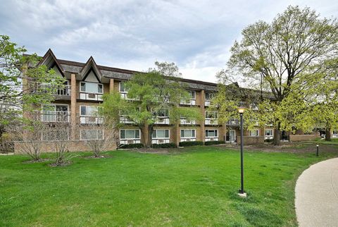 Tiny photo for 360 Claymoor Avenue #2E, Hinsdale, IL 60521 (MLS # 12618931)