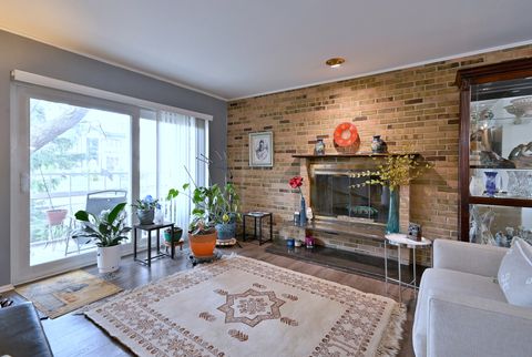 Tiny photo for 360 Claymoor Avenue #2E, Hinsdale, IL 60521 (MLS # 12618931)