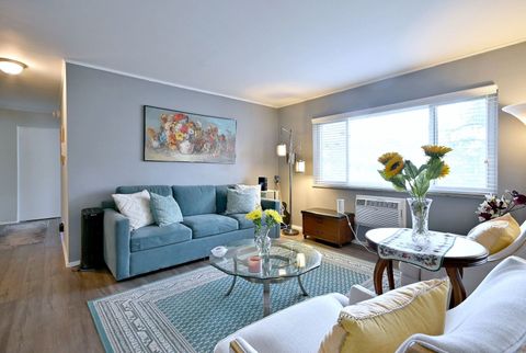 Tiny photo for 360 Claymoor Avenue #2E, Hinsdale, IL 60521 (MLS # 12618931)