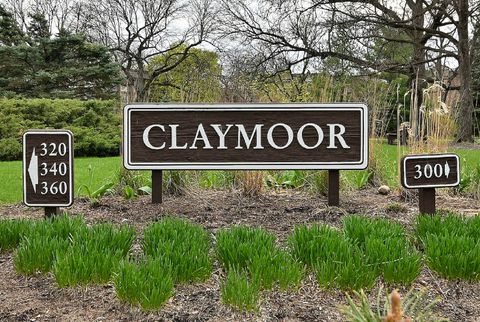 Tiny photo for 360 Claymoor Avenue #2E, Hinsdale, IL 60521 (MLS # 12618931)