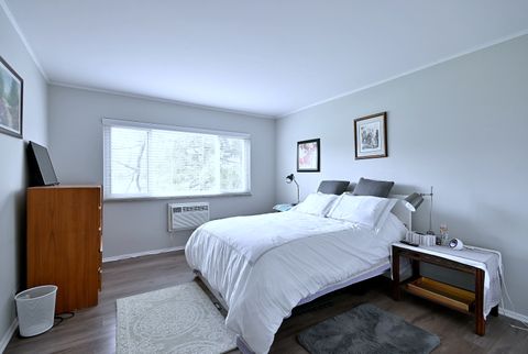Tiny photo for 360 Claymoor Avenue #2E, Hinsdale, IL 60521 (MLS # 12618931)