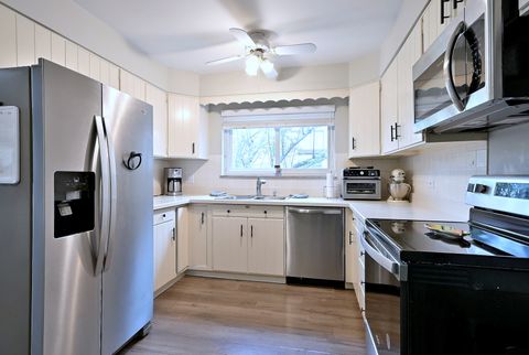 Tiny photo for 360 Claymoor Avenue #2E, Hinsdale, IL 60521 (MLS # 12618931)