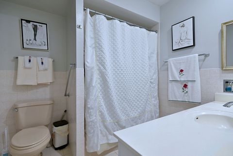 Tiny photo for 360 Claymoor Avenue #2E, Hinsdale, IL 60521 (MLS # 12618931)