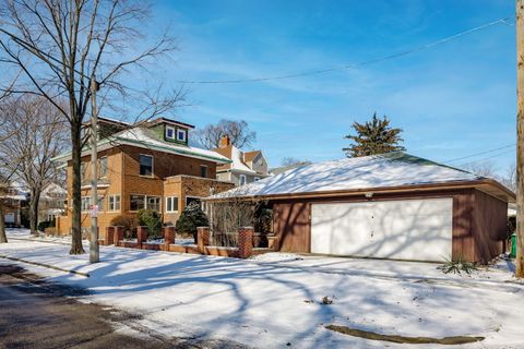 Tiny photo for 230 S Taylor Avenue, Oak Park, IL 60302 (MLS # 12552905)