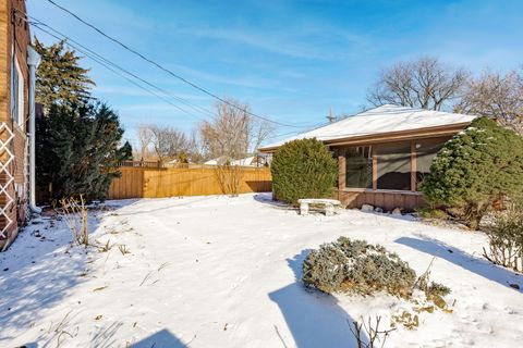 Tiny photo for 230 S Taylor Avenue, Oak Park, IL 60302 (MLS # 12552905)