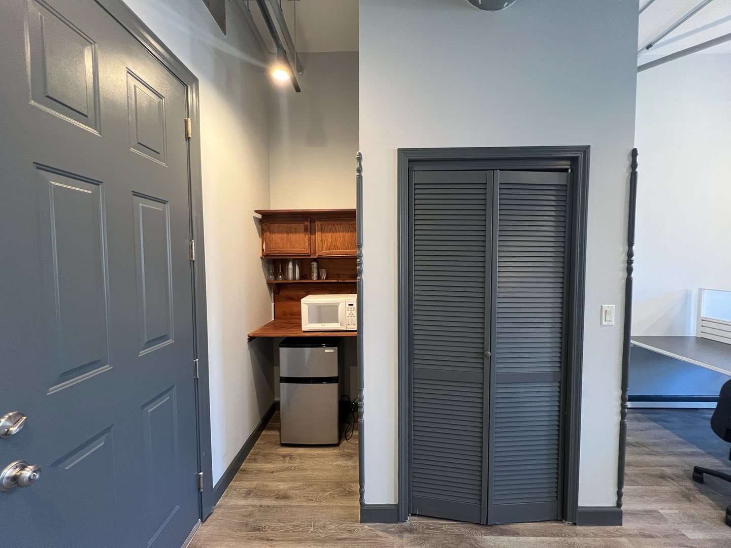 824 W Superior Street 207