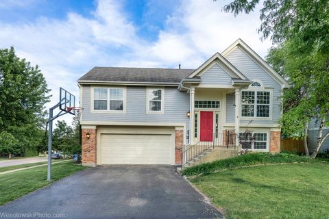 Photo of 1 Coventry Court, South Elgin, IL 60177 (MLS # 12660077)