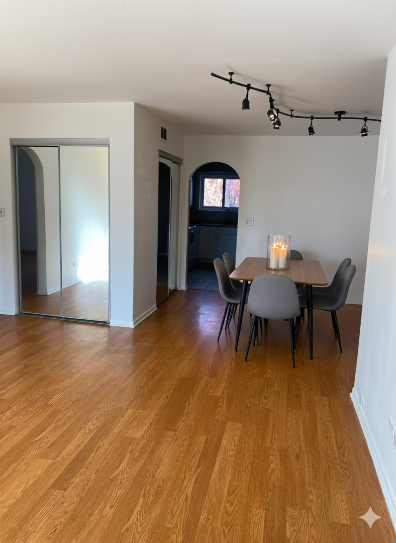 Palatine, Illinois 60067, United States, 2 Bedrooms Bedrooms, ,1 BathroomBathrooms,Residential,Active,238366