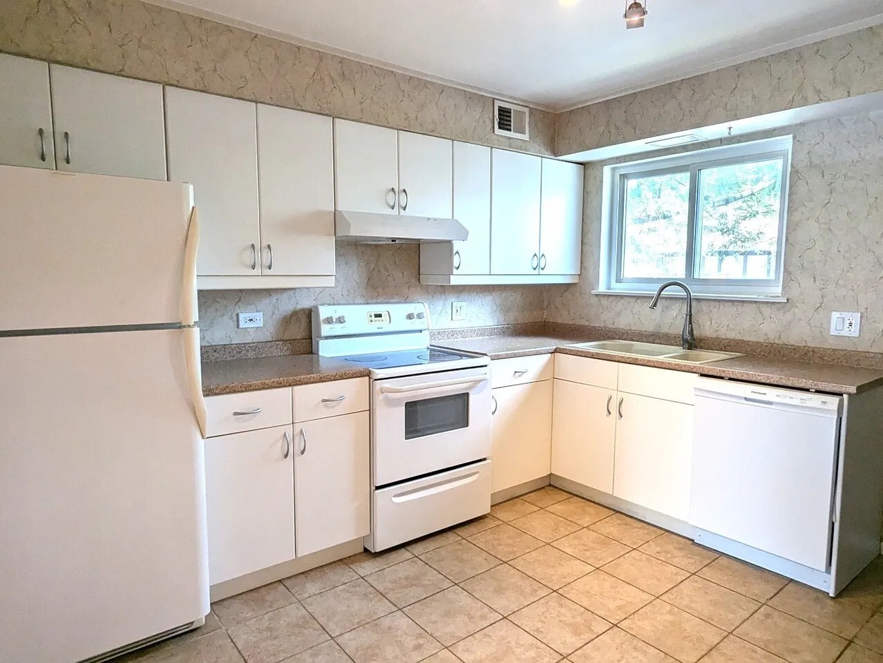 Palatine, Illinois 60067, United States, 2 Bedrooms Bedrooms, ,1 BathroomBathrooms,Residential,Active,238366