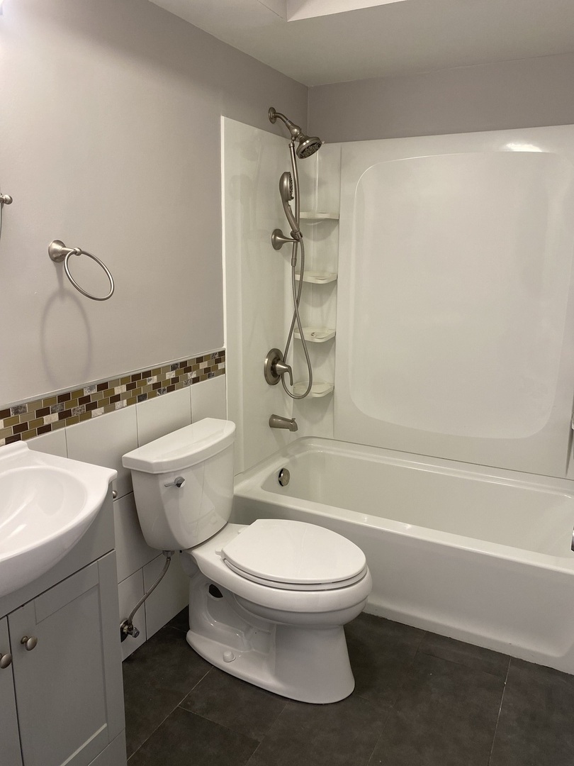 Palatine, Illinois 60067, United States, 2 Bedrooms Bedrooms, ,1 BathroomBathrooms,Residential,Active,238366