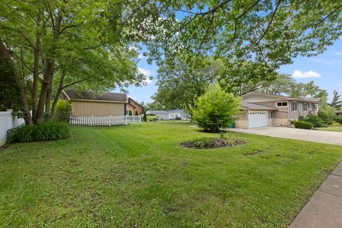 Tiny photo for 403 W Harding Road, Lombard, IL 60148 (MLS # 12669538)