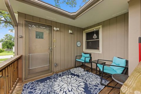Tiny photo for 403 W Harding Road, Lombard, IL 60148 (MLS # 12669538)
