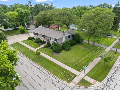 Tiny photo for 403 W Harding Road, Lombard, IL 60148 (MLS # 12669538)