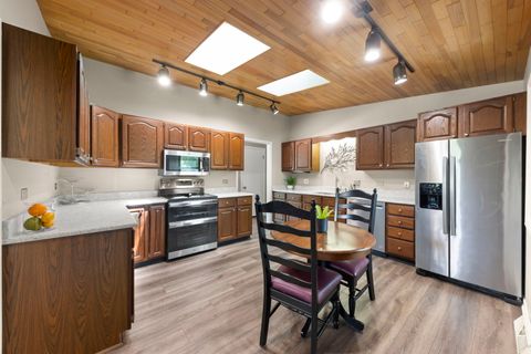 Tiny photo for 403 W Harding Road, Lombard, IL 60148 (MLS # 12669538)