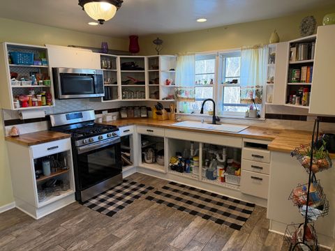 Tiny photo for 1413 W Plainfield Road, La Grange Highlands, IL 60525 (MLS # 12592177)