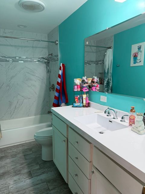 Tiny photo for 1413 W Plainfield Road, La Grange Highlands, IL 60525 (MLS # 12592177)