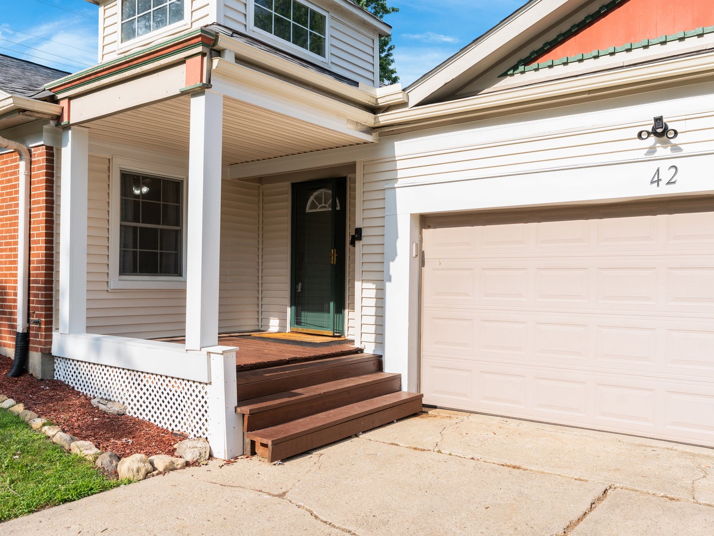 42 Circle Dr W