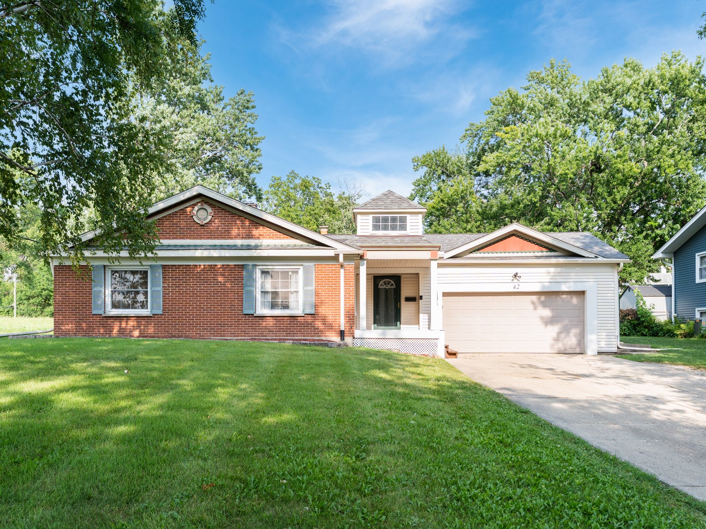 42 Circle Dr W