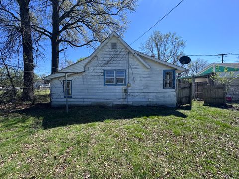 Tiny photo for 712 Rhodes Street, Centralia, IL 62801 (MLS # 12612340)