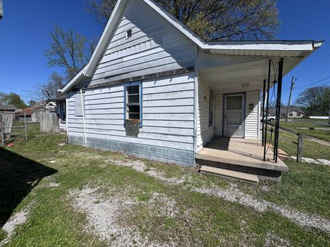 Tiny photo for 712 Rhodes Street, Centralia, IL 62801 (MLS # 12612340)