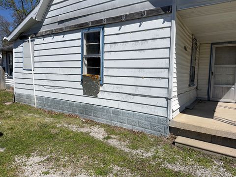 Tiny photo for 712 Rhodes Street, Centralia, IL 62801 (MLS # 12612340)