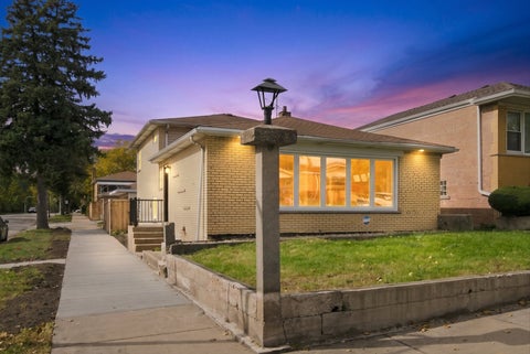 Photo of 9356 S Oglesby Avenue, Chicago, IL 60617 (MLS # 12784074)