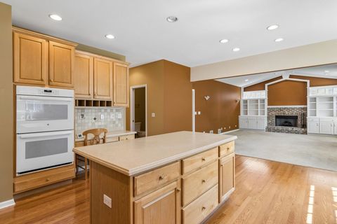 Tiny photo for 975 W Wilson Street, Palatine, IL 60067 (MLS # 12613059)