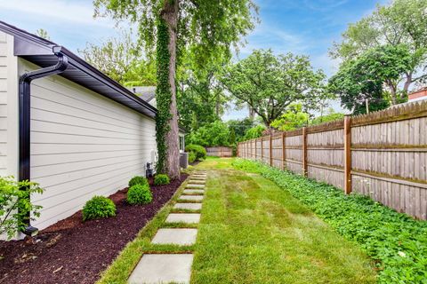 Tiny photo for 535 N Waukegan Road, Lake Forest, IL 60045 (MLS # 12658264)