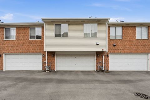 Tiny photo for 8 Saint Regis Court, Elmhurst, IL 60126 (MLS # 12579246)
