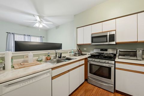 Tiny photo for 8 Saint Regis Court, Elmhurst, IL 60126 (MLS # 12579246)