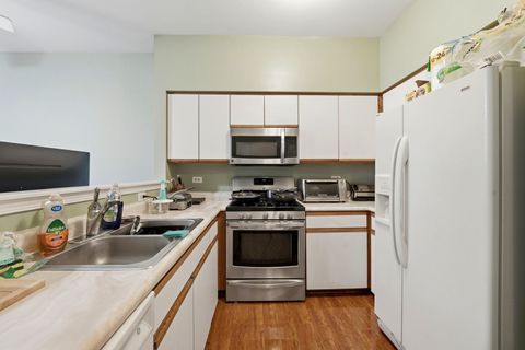 Tiny photo for 8 Saint Regis Court, Elmhurst, IL 60126 (MLS # 12579246)