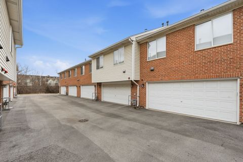 Tiny photo for 8 Saint Regis Court, Elmhurst, IL 60126 (MLS # 12579246)