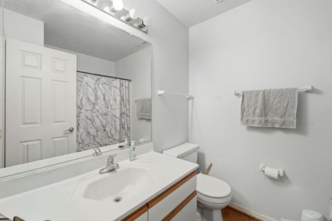 Tiny photo for 8 Saint Regis Court, Elmhurst, IL 60126 (MLS # 12579246)