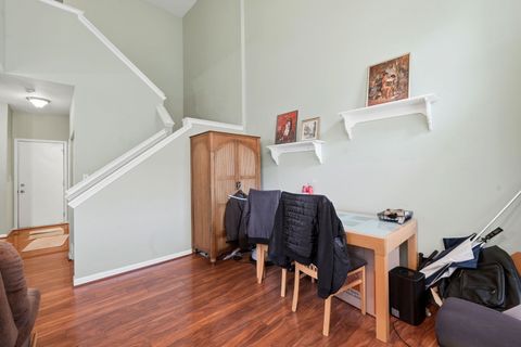 Tiny photo for 8 Saint Regis Court, Elmhurst, IL 60126 (MLS # 12579246)