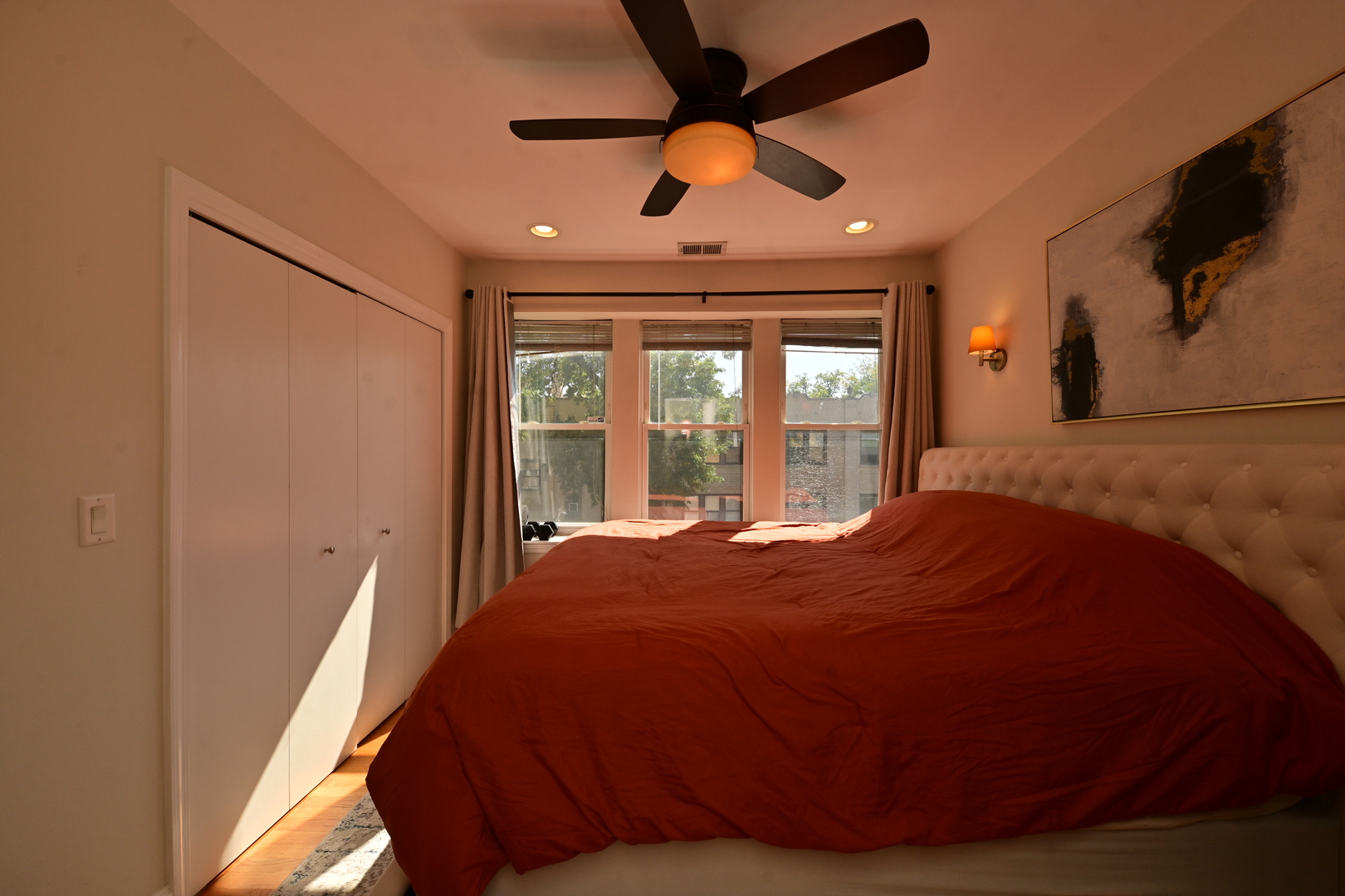 Chicago, Illinois 60618, United States, 2 Bedrooms Bedrooms, ,2 BathroomsBathrooms,Residential,Active,221508