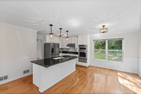 Tiny photo for 9 Lake Gillilan Court, Algonquin, IL 60102 (MLS # 12750668)