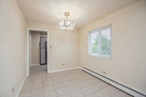 Tiny photo for 9821 S Cicero Avenue S #8, Oak Lawn, IL 60453 (MLS # 12486572)