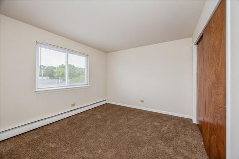 Tiny photo for 9821 S Cicero Avenue S #8, Oak Lawn, IL 60453 (MLS # 12486572)