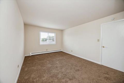 Tiny photo for 9821 S Cicero Avenue S #8, Oak Lawn, IL 60453 (MLS # 12486572)