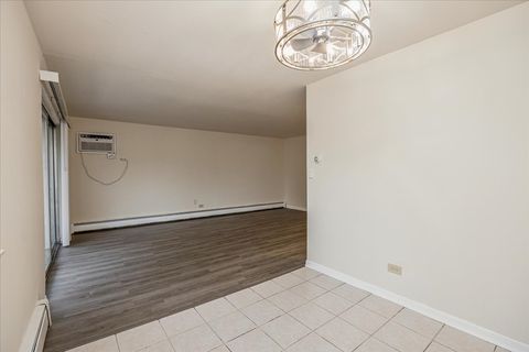 Tiny photo for 9821 S Cicero Avenue S #8, Oak Lawn, IL 60453 (MLS # 12486572)