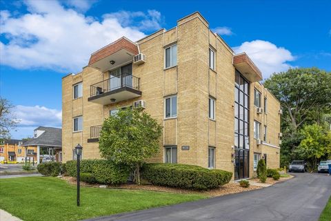 Photo of 9821 S Cicero Avenue S #8, Oak Lawn, IL 60453 (MLS # 12486572)