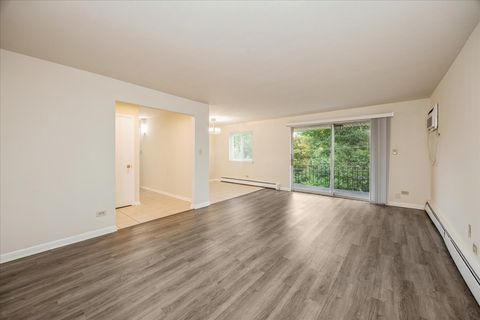 Tiny photo for 9821 S Cicero Avenue S #8, Oak Lawn, IL 60453 (MLS # 12486572)